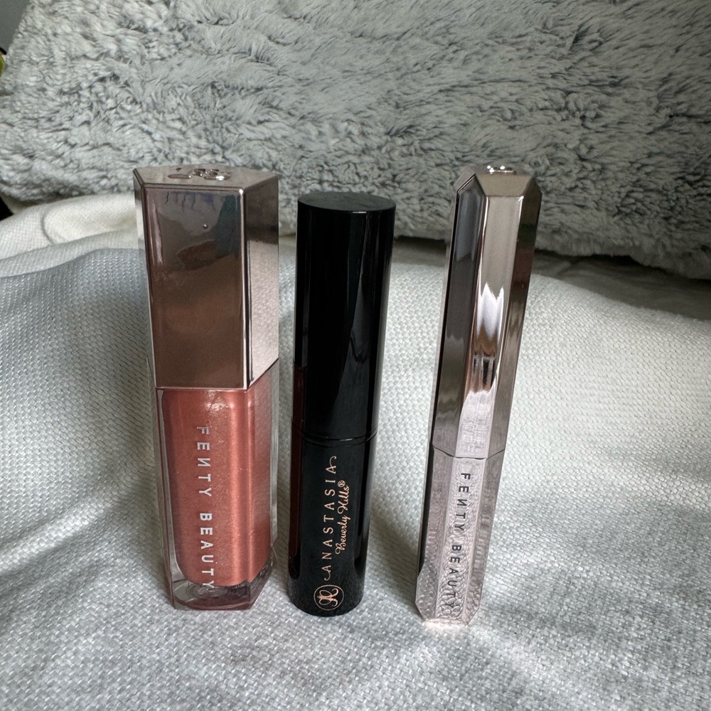 Fenty Beauty lipsticks & Anastasia Lib primer